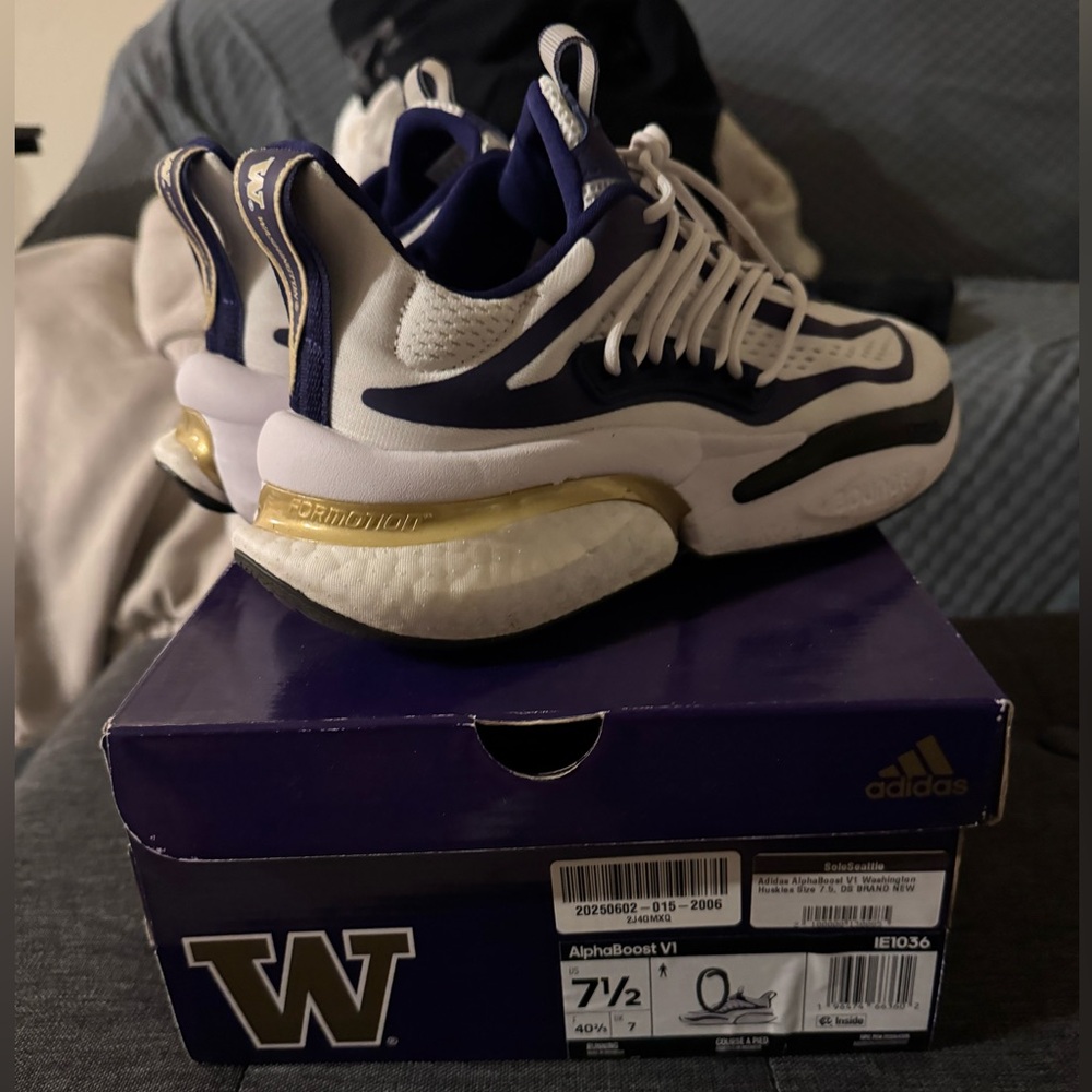 Adidas Alphaboost V1 Washington Huskies Size 7.5 - Picture 2 of 3